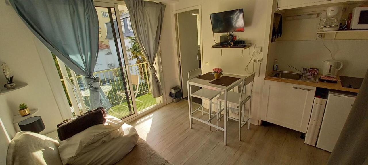 Au Petit Repere Palois -Studio - Centre Ville-Balcon-Wifi Fibre Pau Exterior foto